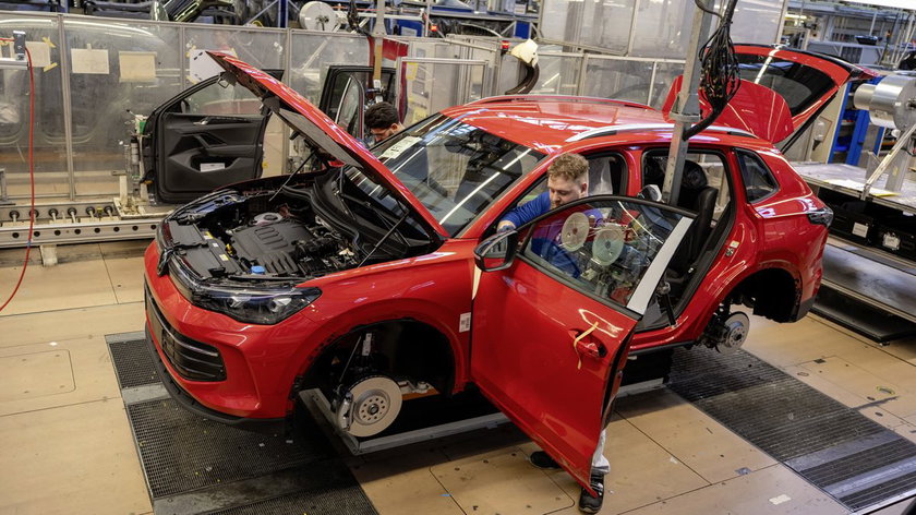 Volkswagen-Wolfsburg-Golf-gocar