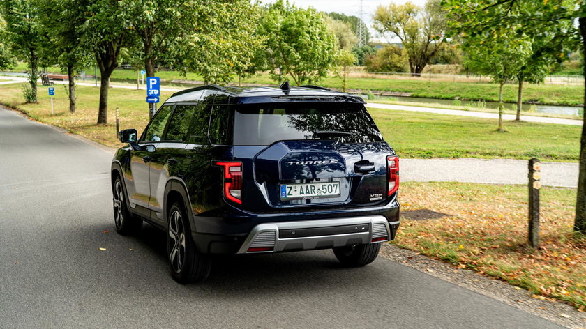 KGM Torres Hybrid 0011