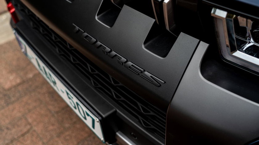 KGM Torres Hybrid 0030