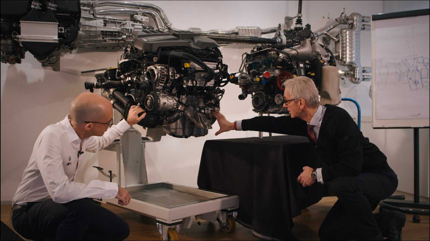 P90418592-the-bmw-m4-meets-the-bmw-m4-gt3-in-the-bmw-m-engine-talk-05-2021-1920px