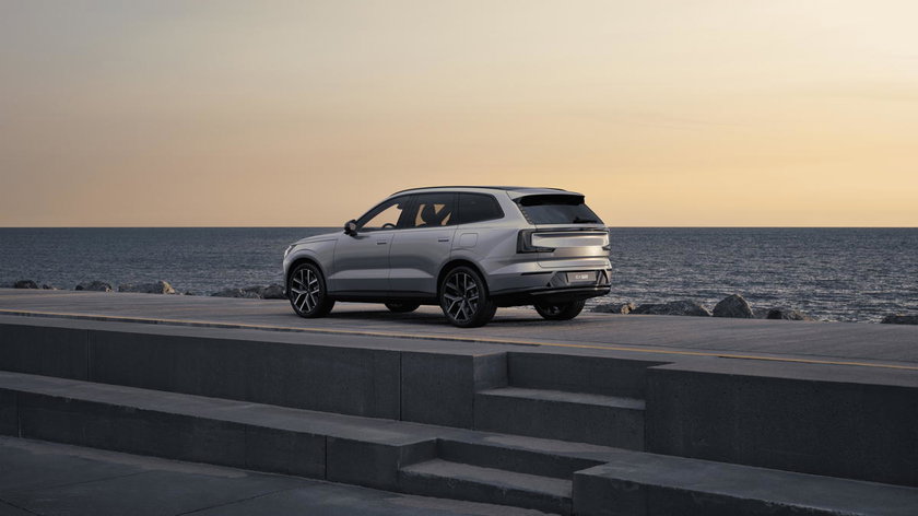 353223_Volvo_EX90_MY26