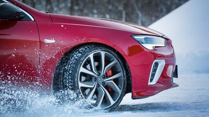 Goedkope winterbanden zijn weggegooid geld, volgens deze test