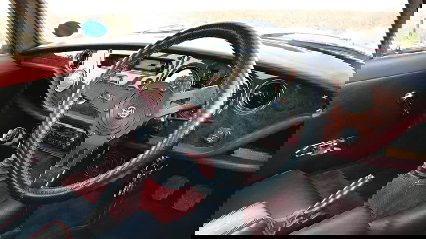 Een auto met het stuur rechts kopen: slimme zet of valkuil?