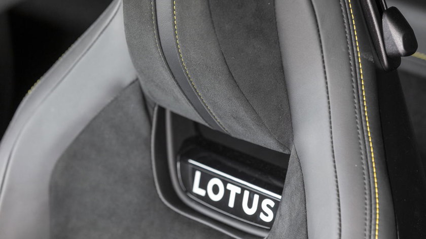 Lotus-Emira-Turbo-SE-interior- details (2)