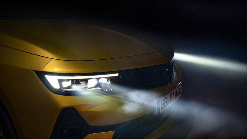 GoodbyeDarkRoadsIntelli-LuxLEDHeadlampsfromOpel_518214