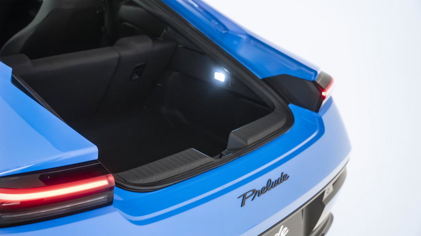 11692_Prelude_Racing_Blue_Rear_Boot_Open_Close-up_1_jpg