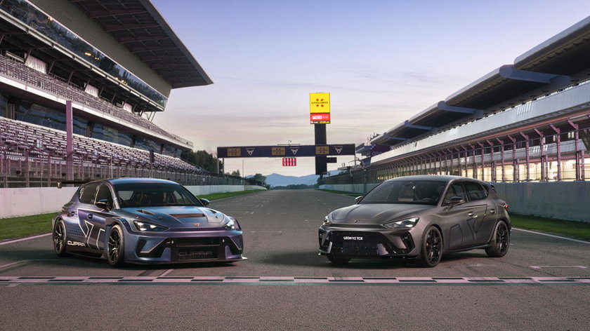 02_From-the-racetrack-to-the-road-The-new-CUPRA-Leon-VZ-TCR-and-CUPRA-Leon-VZ-bring-racing-spirit-to-the-street_HQ