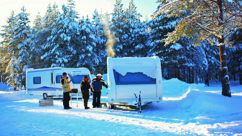 winter-caravan-gocar