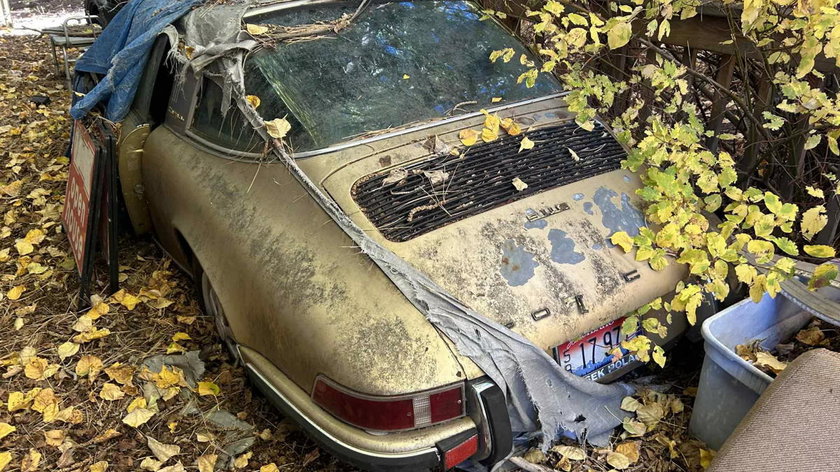 Porsche-911-Targa-Barn-Find-by-Markos-Marzouca-4