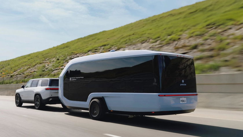 Cette caravane électrique est autonome pendant une semaine