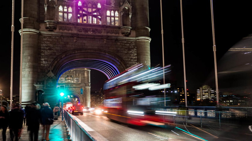 Le Royaume-Uni prépare une taxe au kilomètre pour les voitures électriques : la Belgique pourrait-elle l'adopter ?