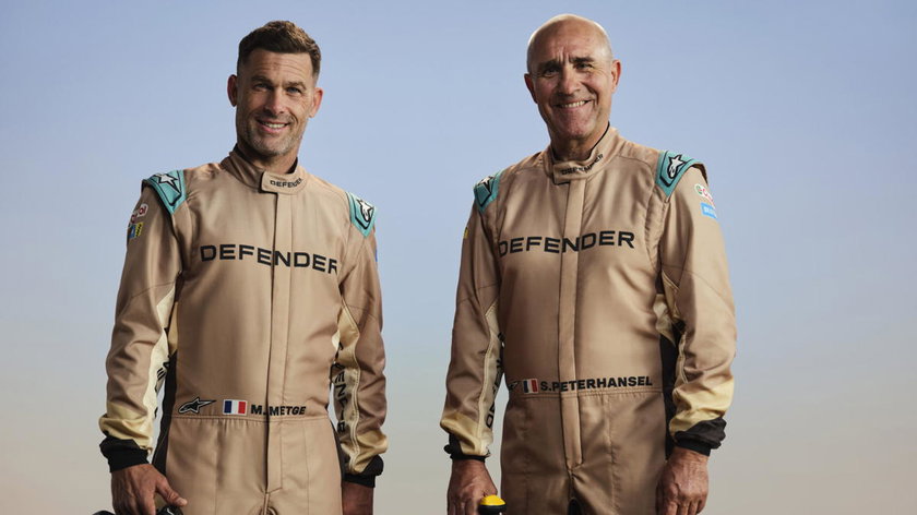 DEFENDER_RALLY_MIKA_METGE_STEPHANE_PETERHANSEL_001-scaled