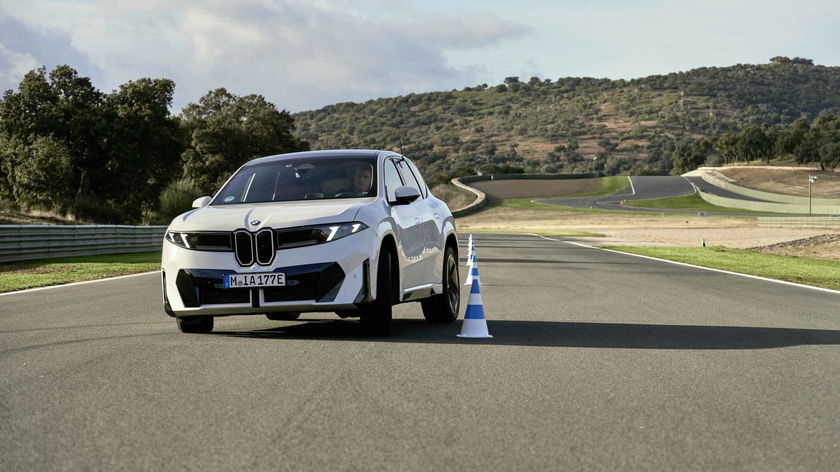 BMW_iX3_50 xDrive_Alpine_White_013