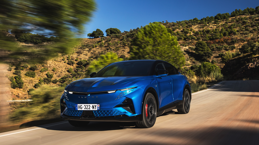 TEST Alpine A390: uiterlijk is bijzaak, het rijgedrag allerminst