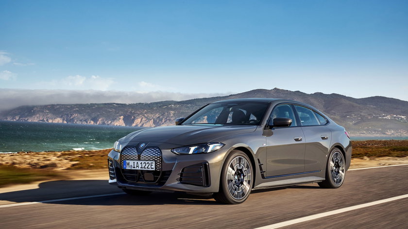 P90546610_highRes_the-new-bmw-i4-e-dri