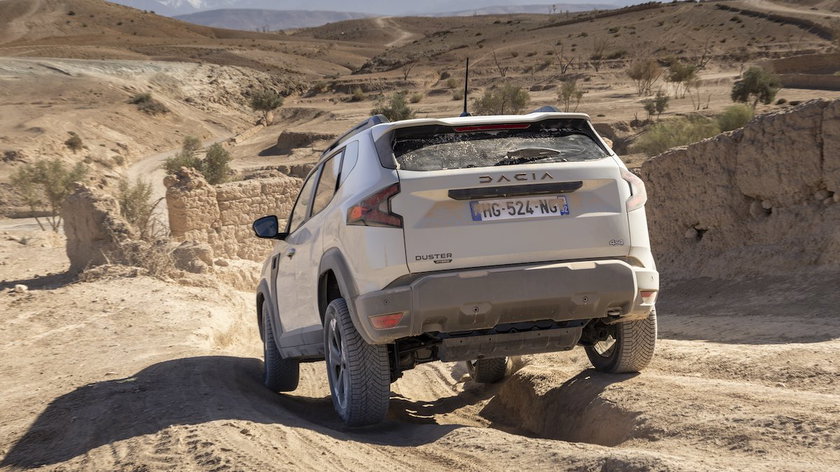 Dacia-Duster-hybrid-G-150-4x4-afdaling-gocar