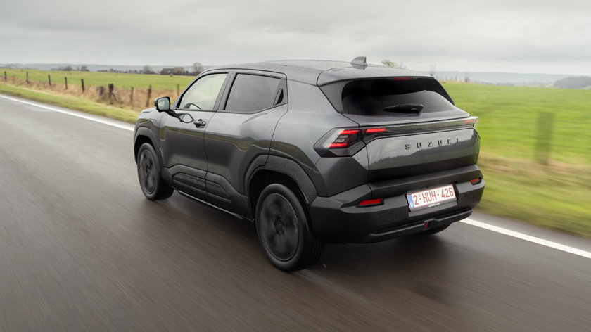 31.Suzuki e Vitara_L