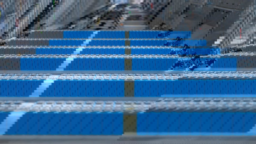 P90473547_highRes_production-of-batter