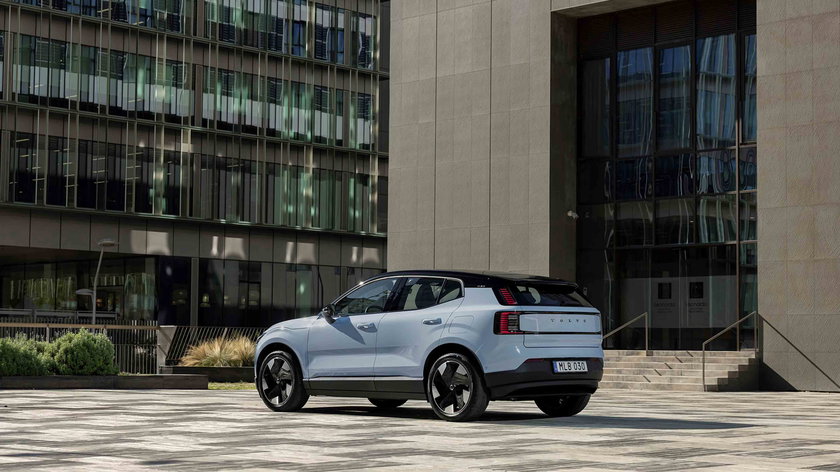 318900_volvo_ex30_cloud_blue_exterior_alexandra_norman - copie