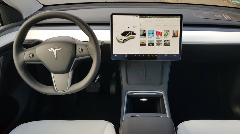 Tesla-Model-Y-interieur