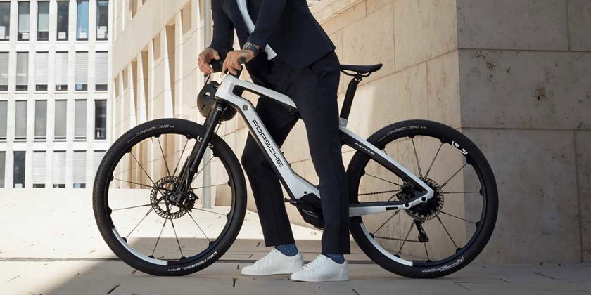 porsche-e-bike-pedelec-2022-01-min-1400x700