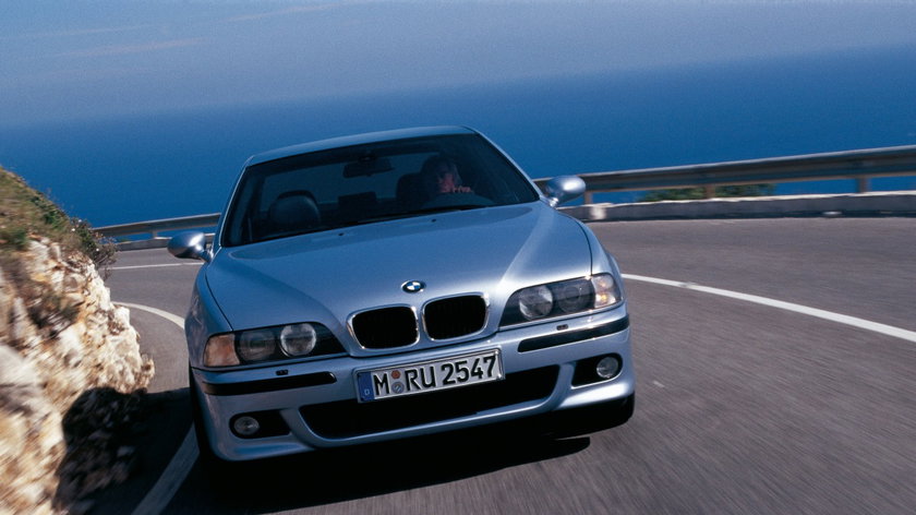 P90053040_highRes_bmw-m5-e39-10-2009
