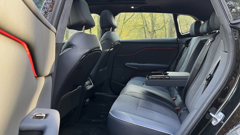 Voyah-Courage-achterbank-gocar