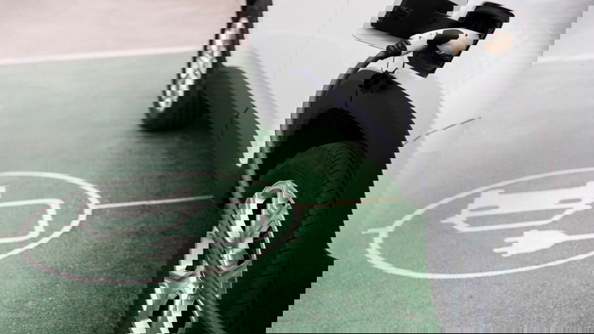 Salon Auto de Bruxelles 2026 – Recharge électrique : pourquoi la borne à domicile reste imbattable face à la publique en Belgique