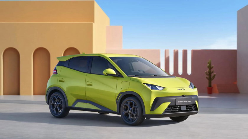 byd-dolphin-surf-driving-01-xl