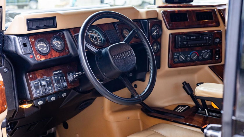 Tupac-Shakur-Hummer-H1-12