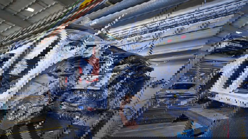 P90565801_highRes_30-years-of-bmw-grou