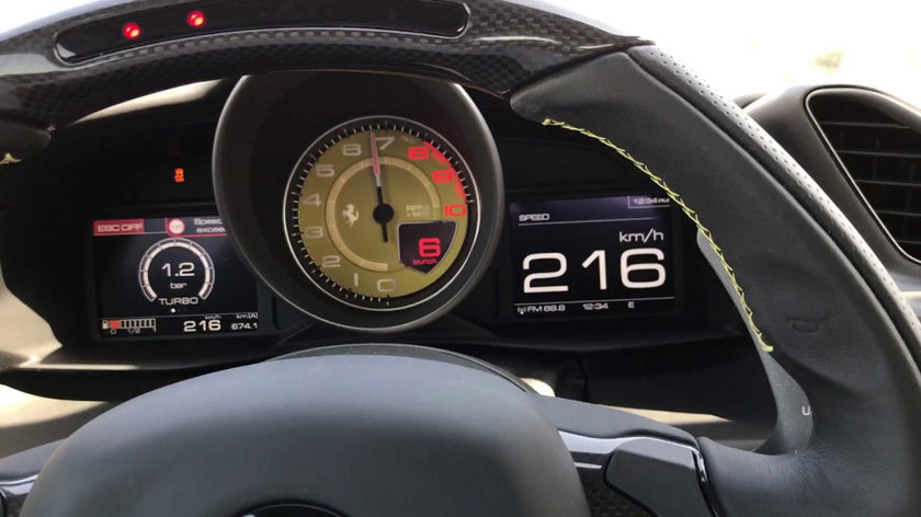 Vitesse bridée pour les voitures : la nouvelle stratégie des constructeurs pour réduire les coûts