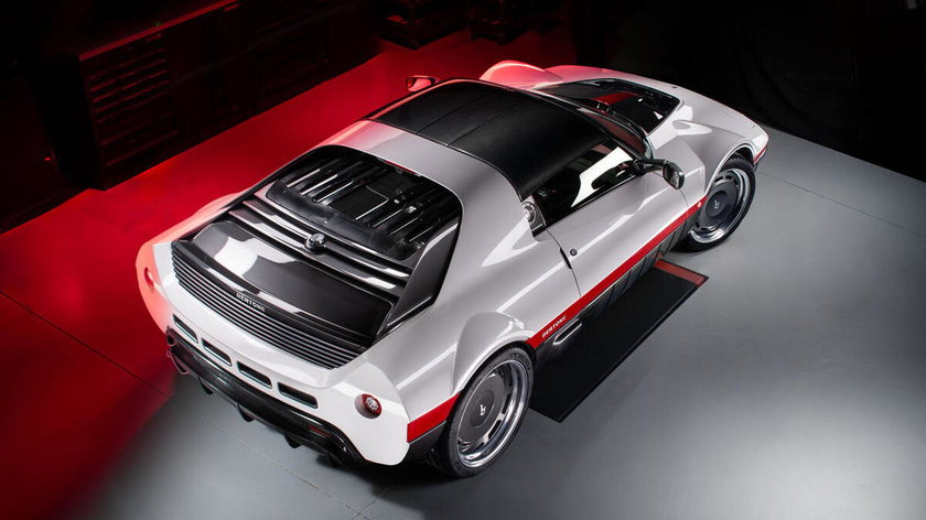 bertone-runabout-rear-quarter