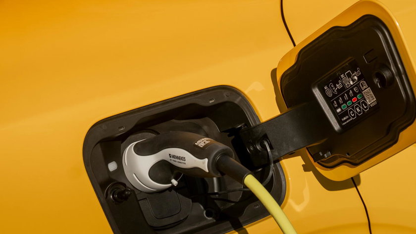 2026_Ford_Capri_Vivid_Yellow_Exterior_03