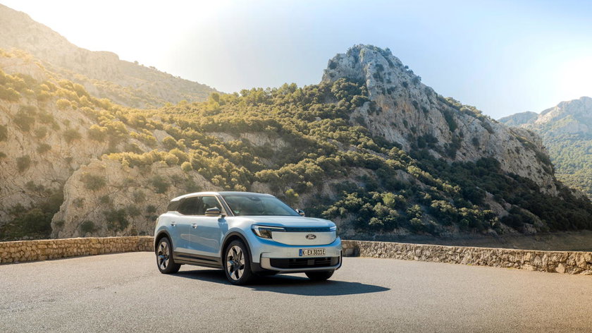 2026_Ford_Explorer_Arctic_Blue_Exterior_01