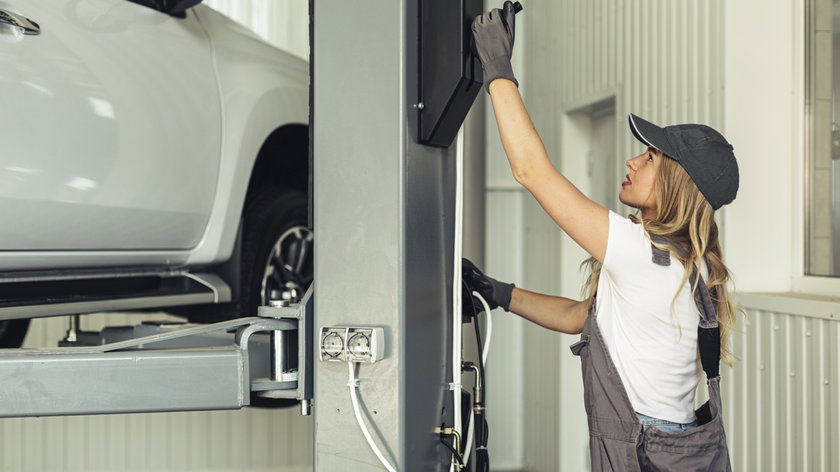 Pourquoi les garages facturent-ils un tarif horaire plus élevé pour les voitures électriques ?