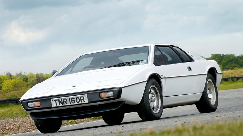 Lotus-Esprit-S1-White-3