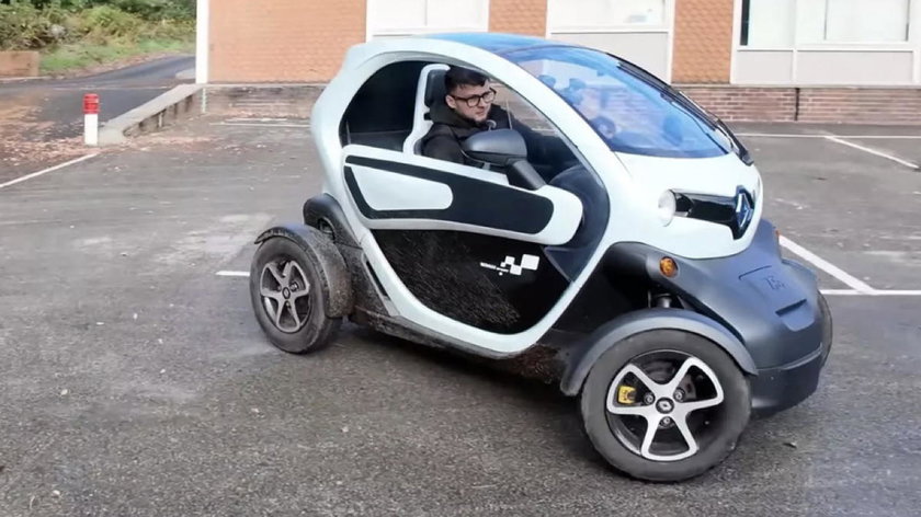 S8-en-surmotorisant-son-twizy-il-bat-une-audi-s1-en-drag-race-220551