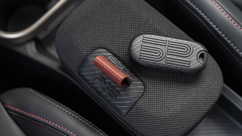 P90625075_highRes_mini-jcw-1965-victor