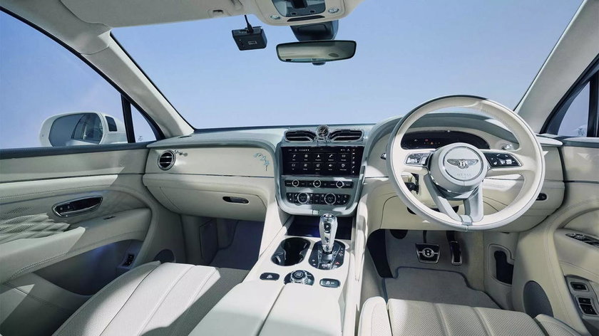 Bentley-Bentayga-Mulliner-Japan-Women-4