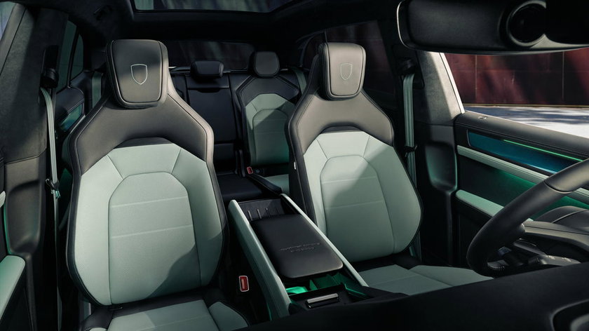 M08_Style_Paket_EXC_CY_SUV_Interieur