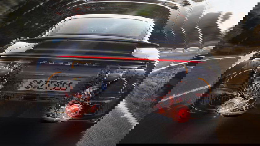 Porsche patenteert een motor die zelf waterstof produceert: redding van de verbrandingsmotor?