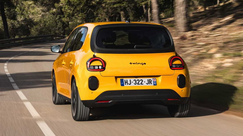 RenaultTwingoE-TechElectric_MangoYellow_Action©ThomasCortesi-9