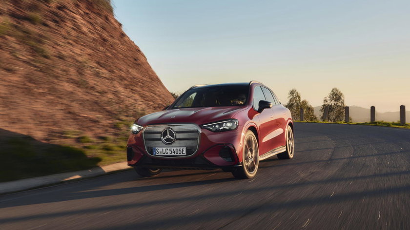 TEST Mercedes GLC 400 4MATIC 2026: de bestseller van Stuttgart stapt het elektrische tijdperk in