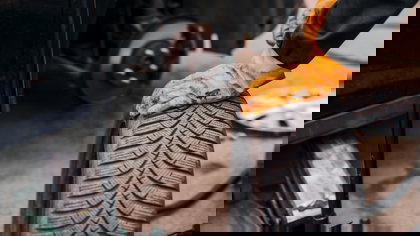 Winterbanden in de zomer: het gevaar dat 1 op de 3 Belgen nog steeds niet kent