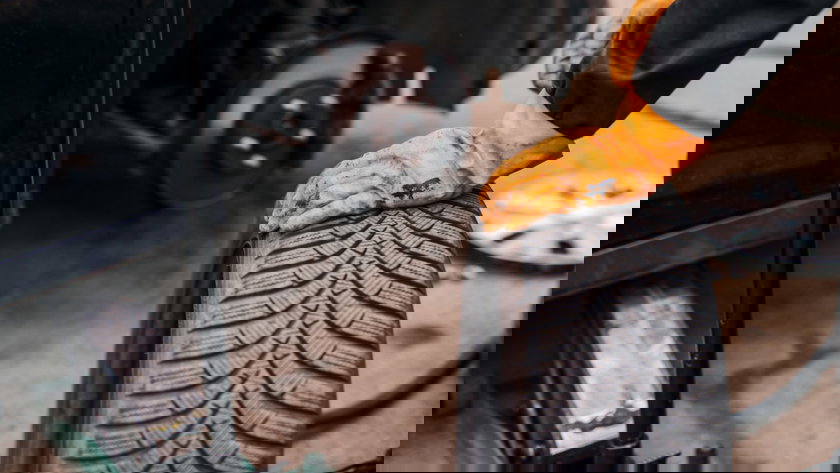 Winterbanden in de zomer: het gevaar dat 1 op de 3 Belgen nog steeds niet kent