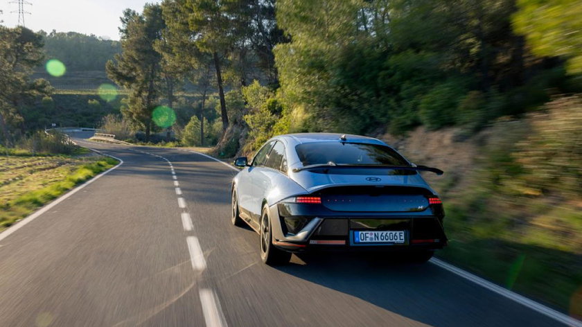 hyundai-ioniq-6-n-driving-experience-road-44_wid_1024_bfc_off