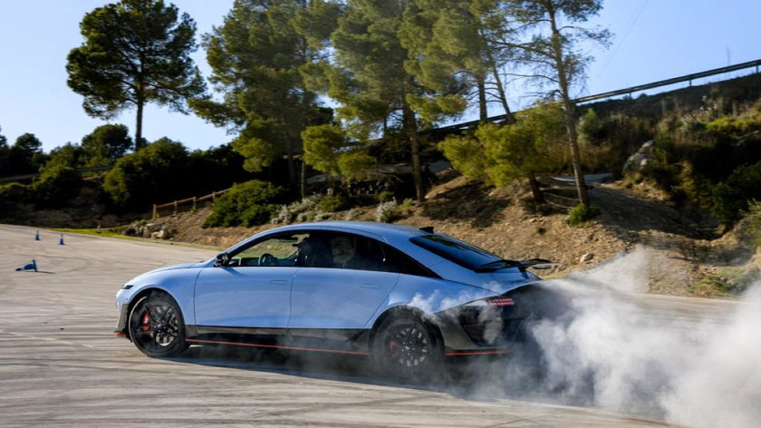 hyundai-ioniq-6-n-driving-experience-track-379_wid_1024_bfc_off