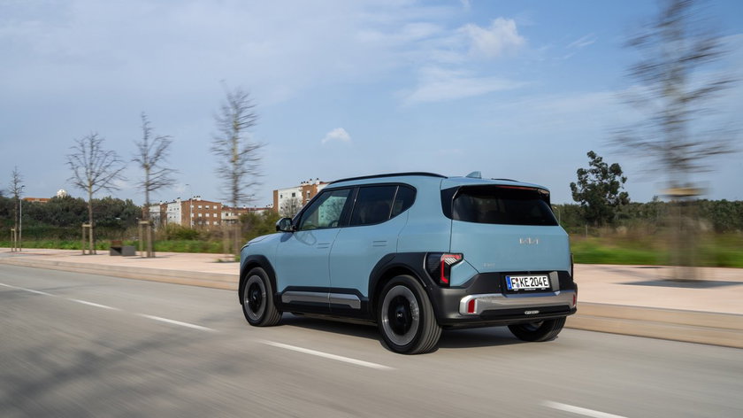 kia-ev2-base-line-frost-blue-dynamic-digital-1920x1080-014