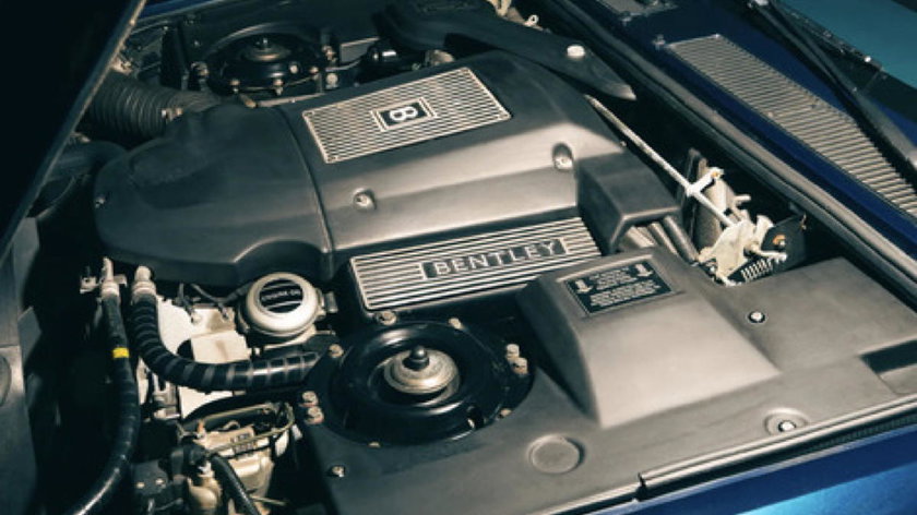 S1-qui-veut-rouler-avec-l-ancienne-bentley-de-giorgio-armani-875265